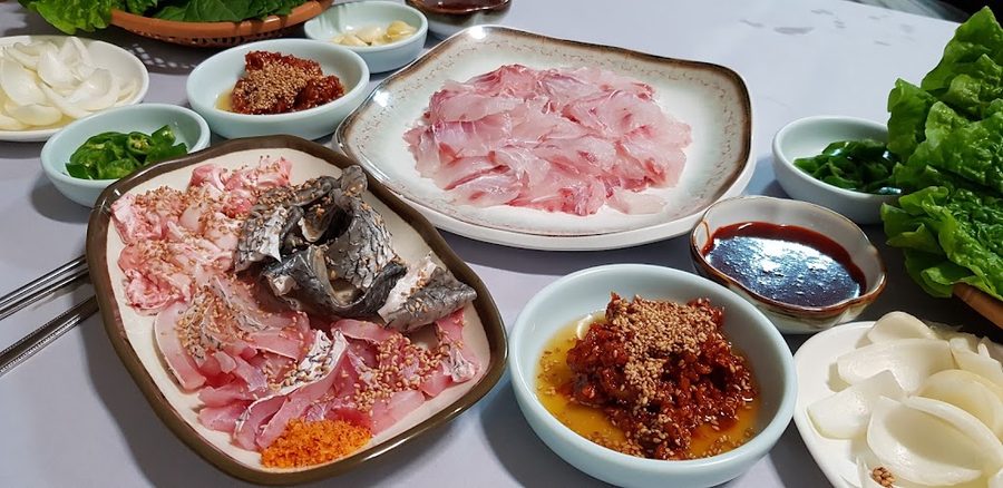 靑瓷生魚片店