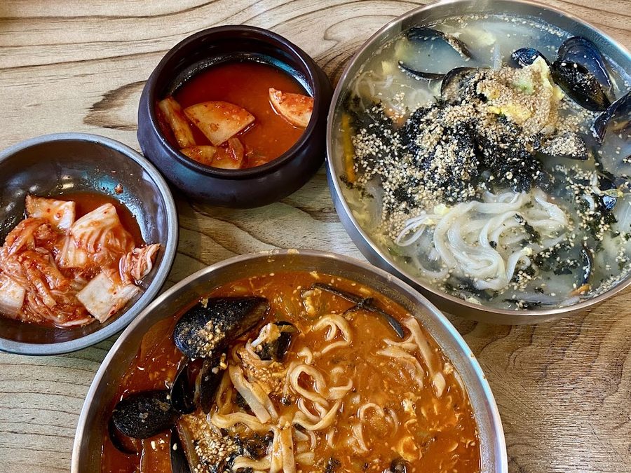 항아리감자옹심이 홍합칼국수