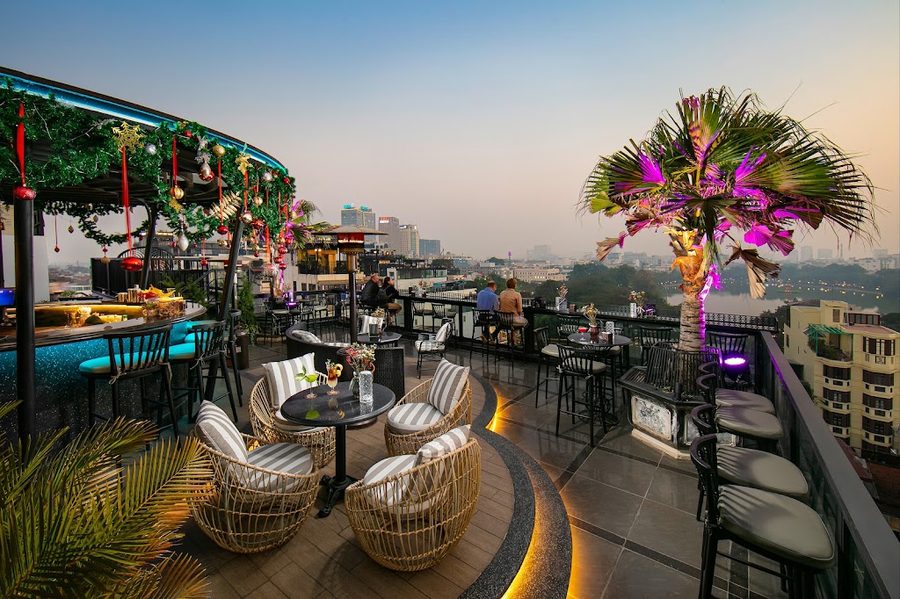 UPPER CLOUD RESTAURANT LAKEVIEW