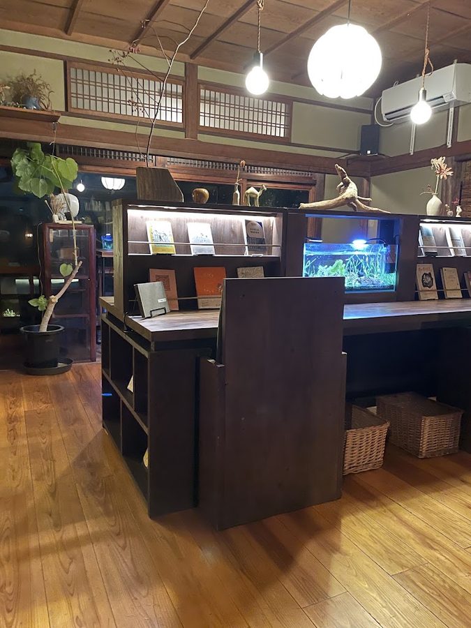 ホンのジカン-Silent Book Cafe-本を片手にひとりの時間を楽しむお店