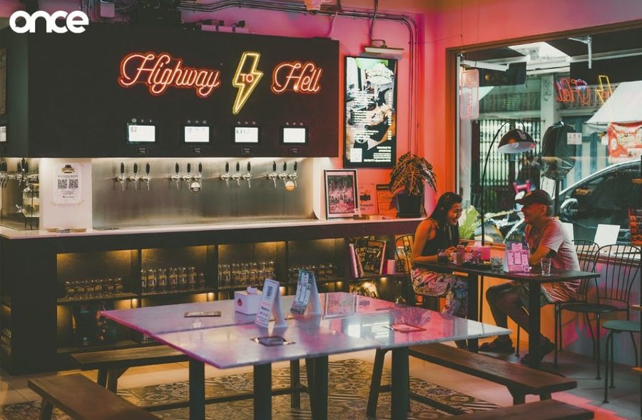 Apron Bar Bangkok