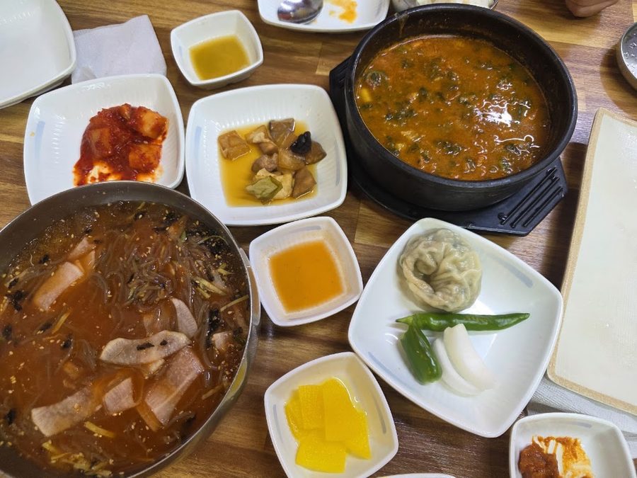 Myeongga Wanggalbi Haejangguk Memil Makguksu