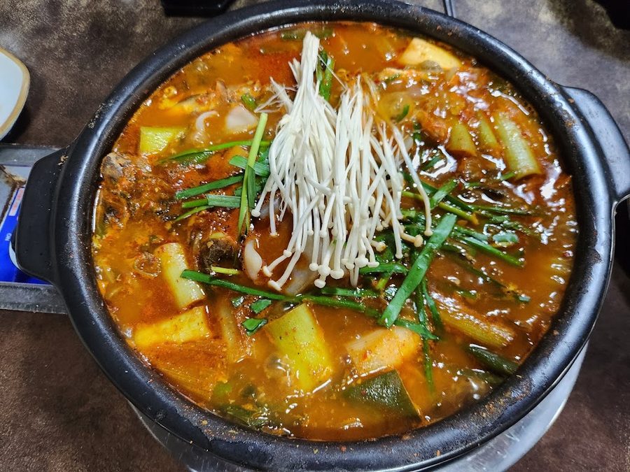 洞窟辣魚湯
