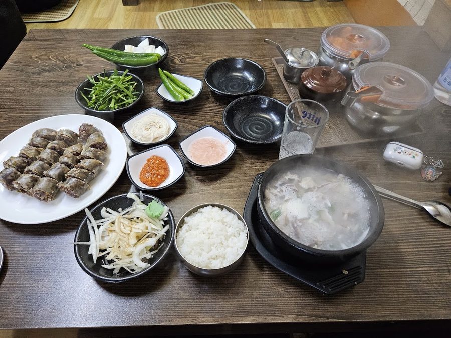 Uri Maeul Dwaeji Gukbap