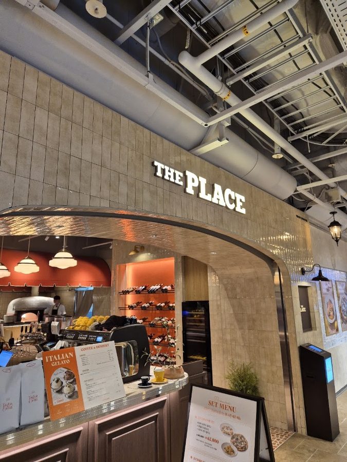 The Place 九宜East Pole店