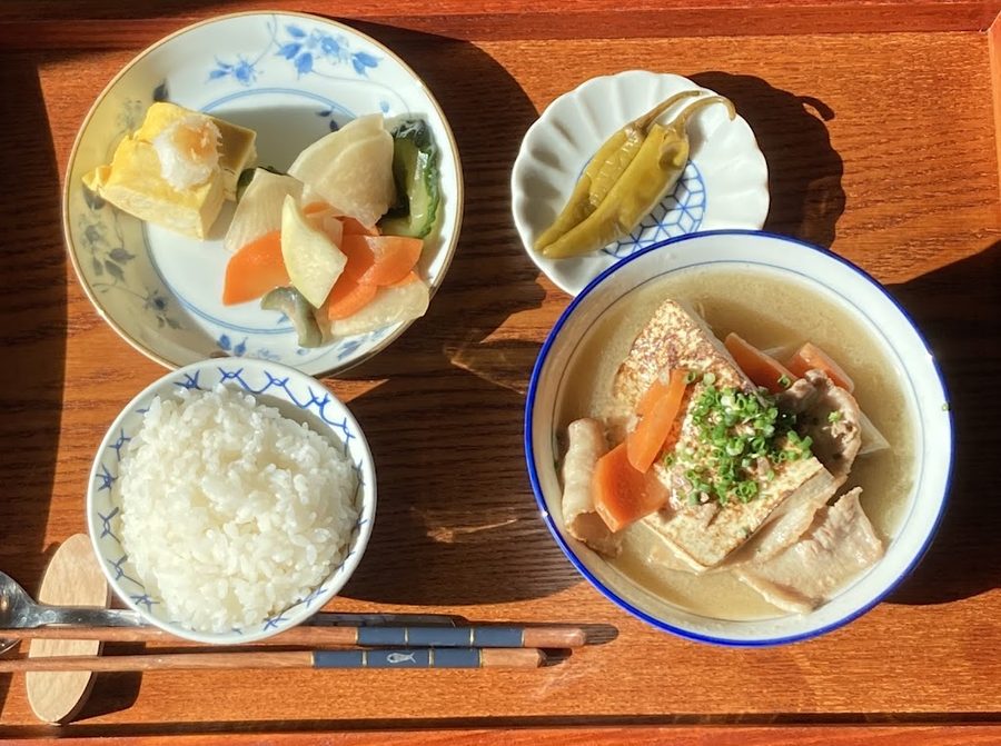 東側