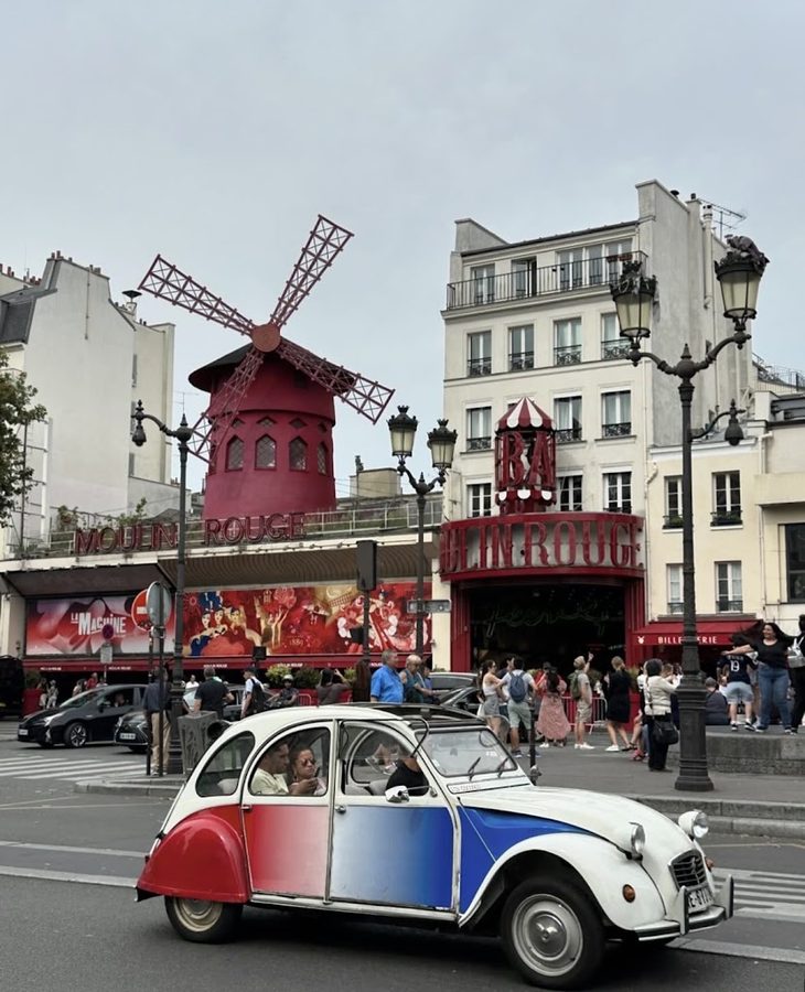 Vue sur le Moulin Rouge