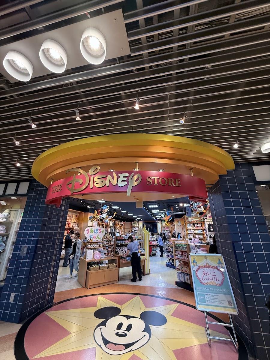 Disney Store (Umeda HEP FIVE store)