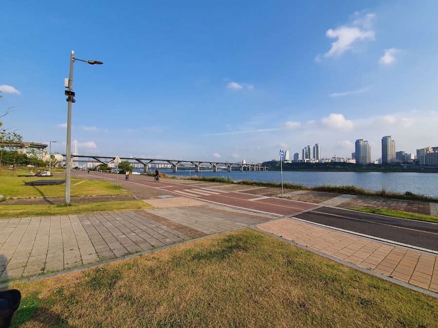 Tukseom Complex Certification Center (Hangang Bike Road)