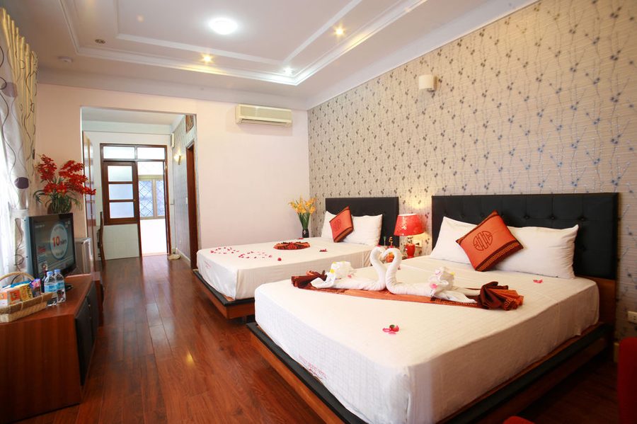 Urban Alley Hotel and Travel