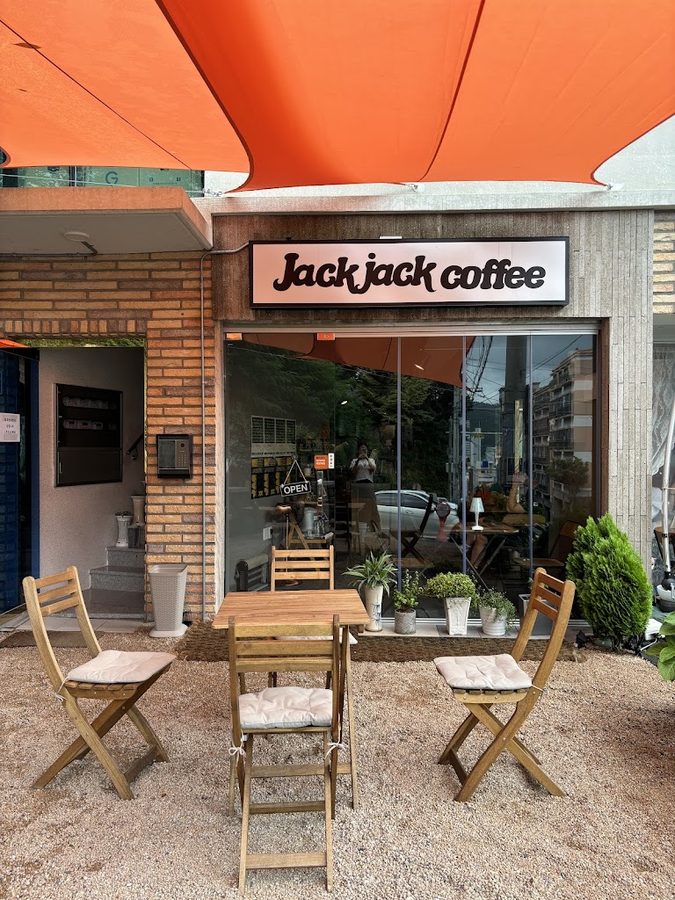 Jjaek Jjaek Coffee 釜山大學店