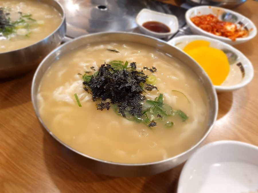 三代美食名店鯷魚刀削麵