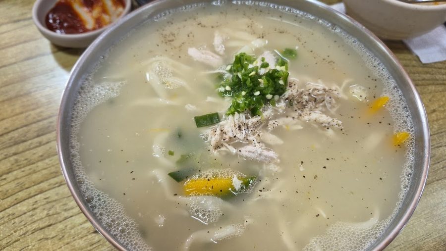 Chicken noodles / dalgomtang