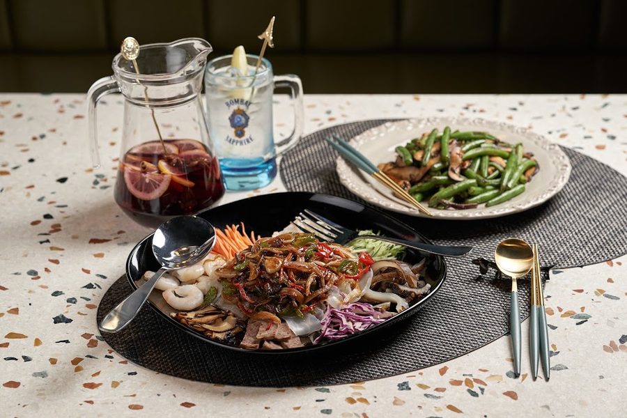 Chinese cuisine YUELIANG 月量