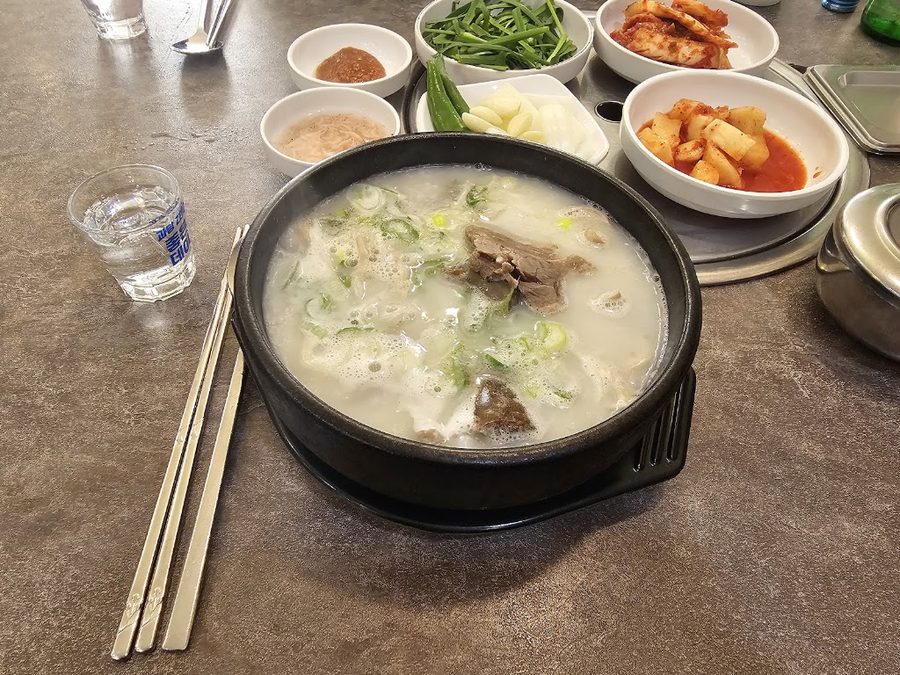 Busan Hanbang Dwaeji Gukbap