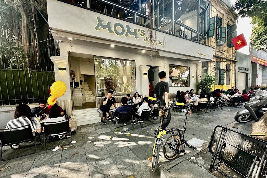 Mom's Juice Bar