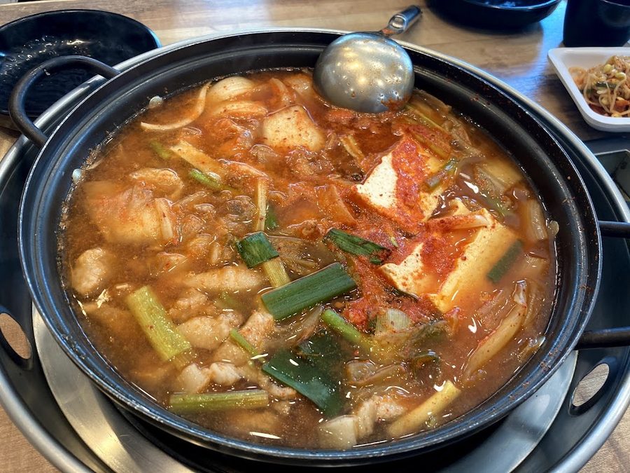 24 Hour Eolkeun Siwon Saenggogi Kimchi Jjigae Ara Branch