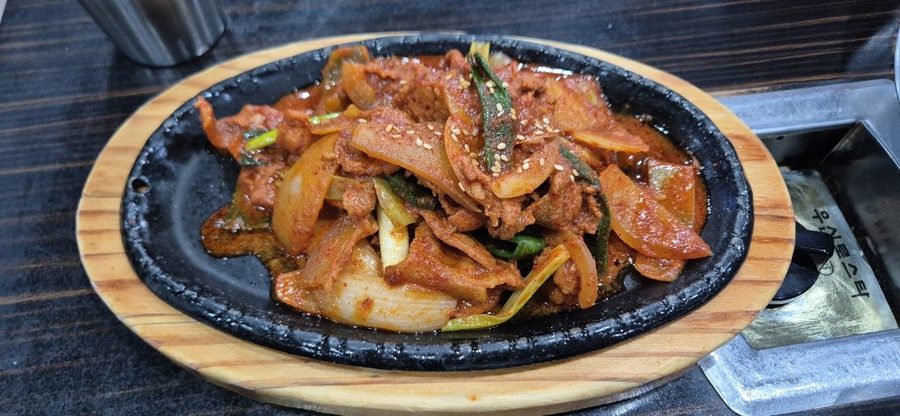 24시누름돌김치찌개