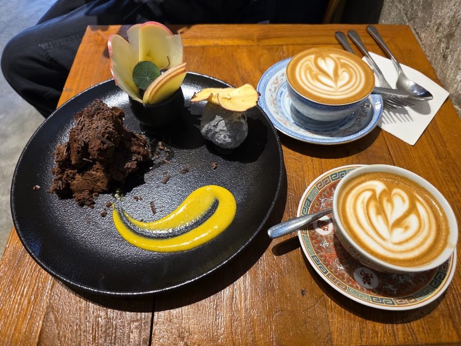Halfway Coffee (Hoi On Cafe)