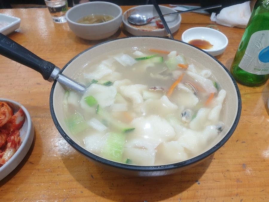 Dumegol Maneul Bossam Kalguksu Naengmyeon