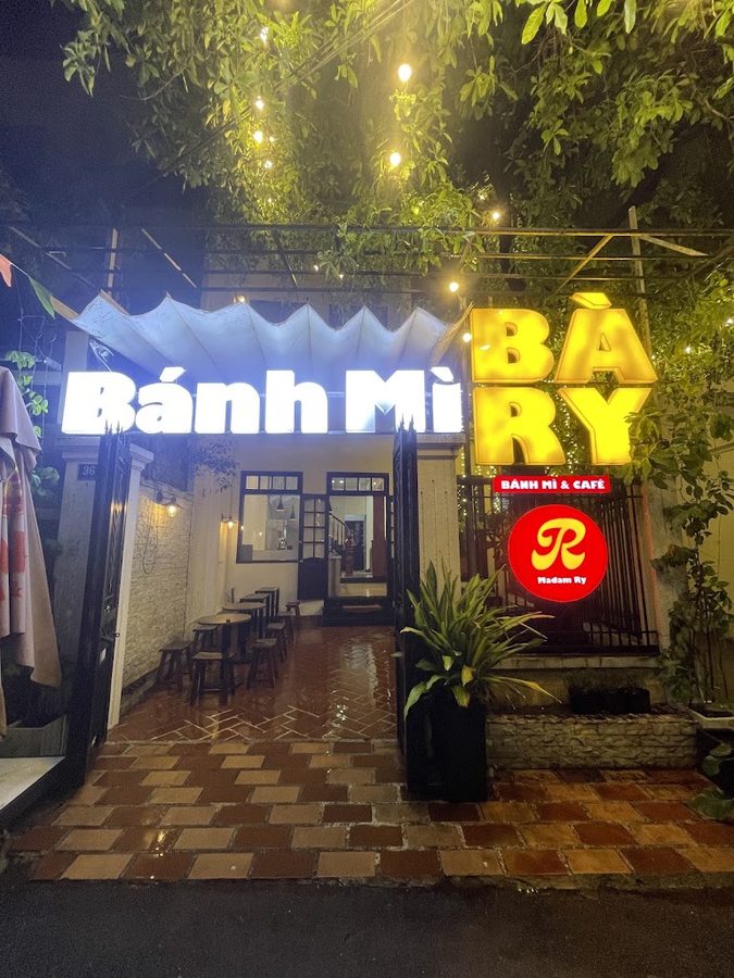 Bánh mì Bà Ry