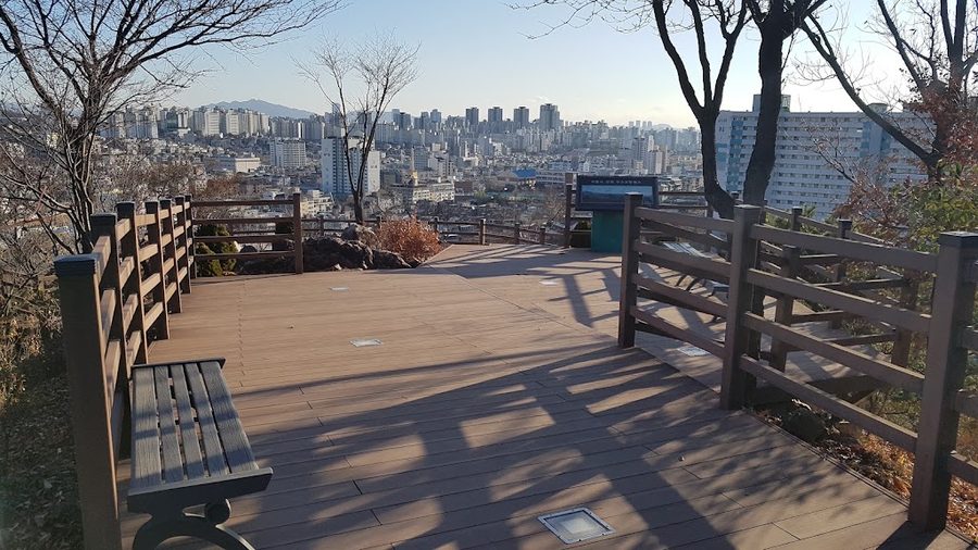 Sinsa Neighborhood Park