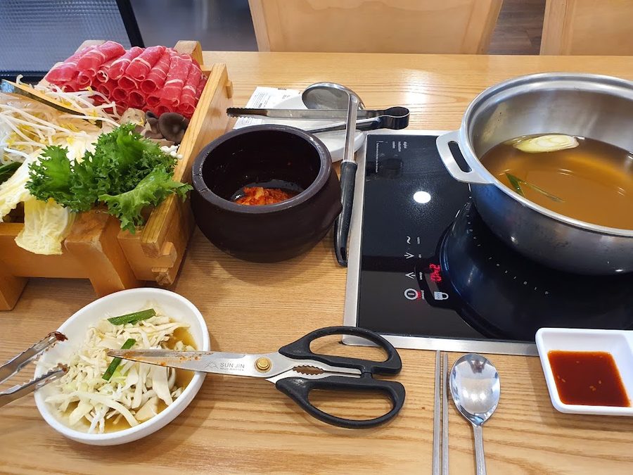 Myeongdong Mandu Jeongol Shabu Suwon Yeongtong Main Branch