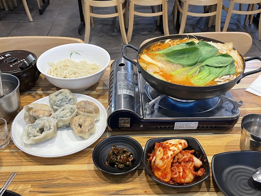 Myeongdong Kalguksu