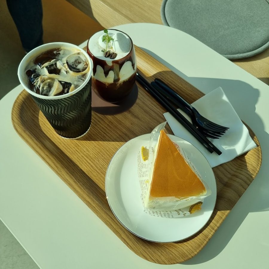 White waves coffee shop