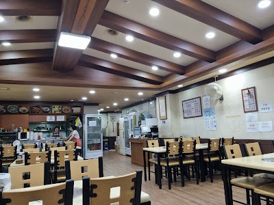 Ansan Maneul Tongdak Son Kalguksu