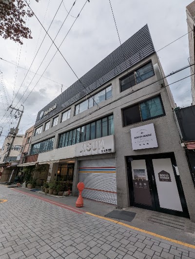 roots house