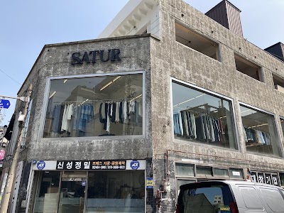Satur House