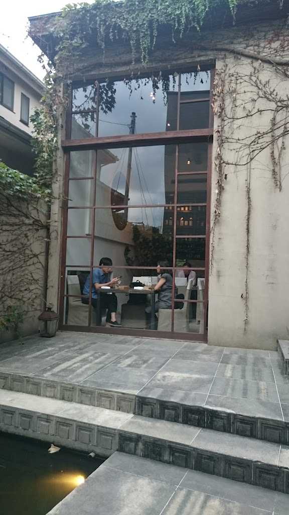 HIGASHI-YAMA Tokyo / Studio