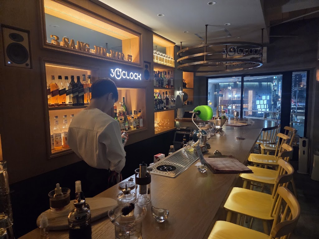 Bar 3o’clock
