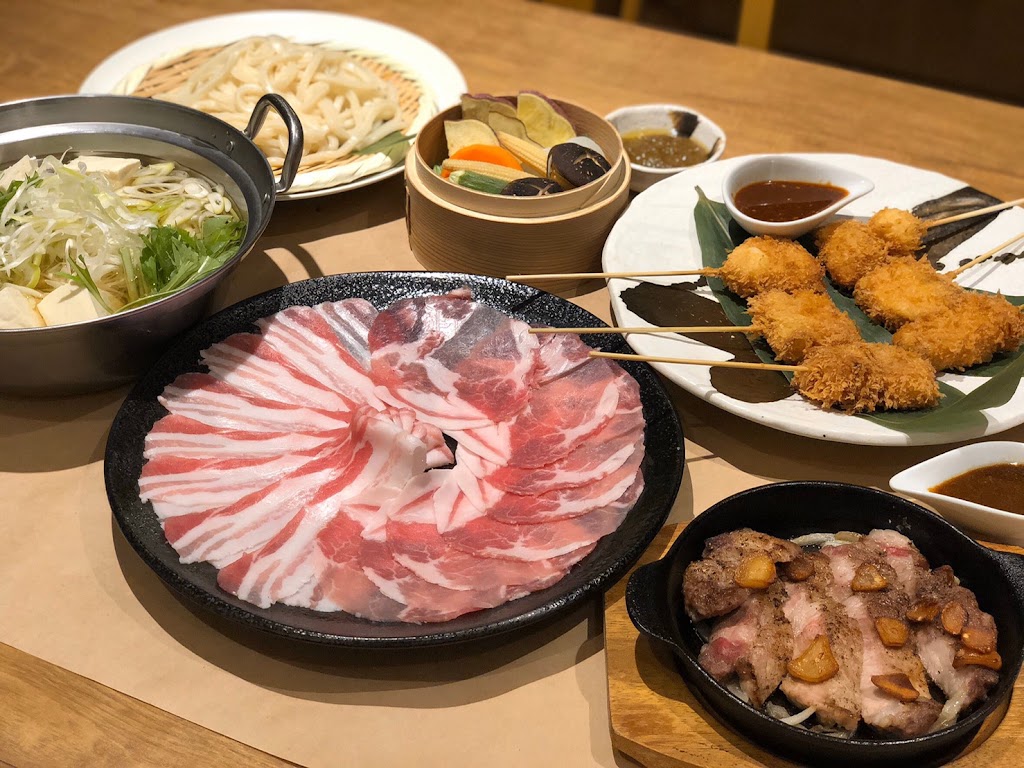 三匹の黒豚