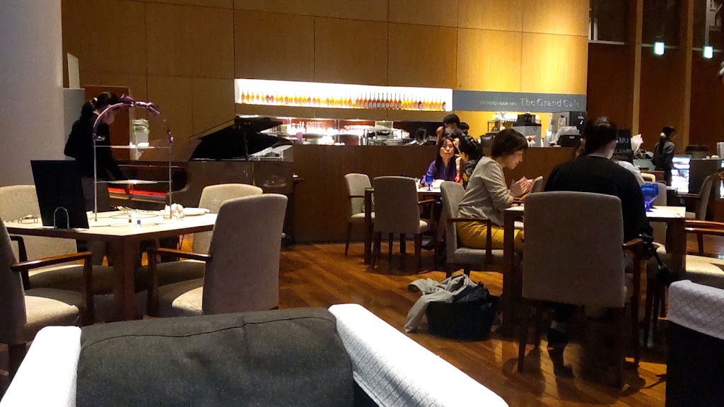 THE HILTON PLAZA HALL The Grand Cafe