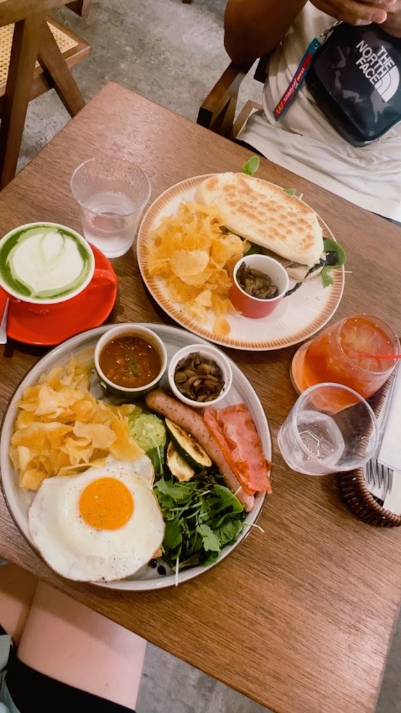 Bibi’s Cafe Bar - ALL DAY BREAKFAST & CO