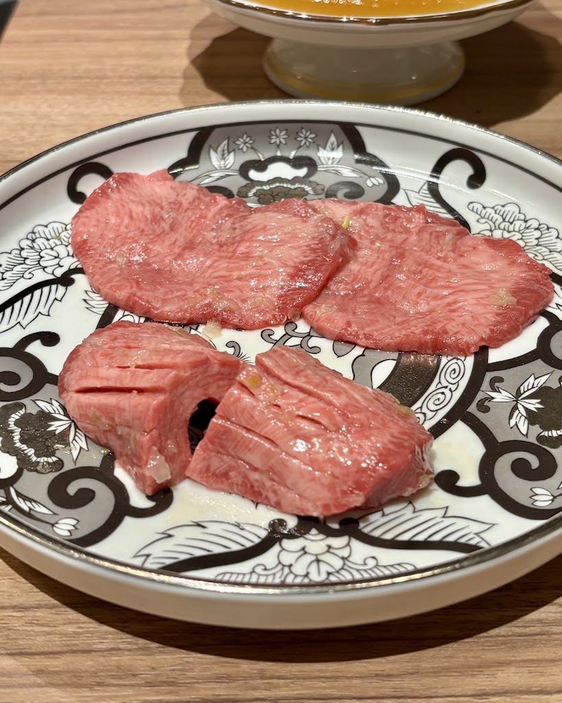 아카미 야키니쿠와 긴샤리 다쿠미의 야키니쿠 세키구치 오사카 기타신치점