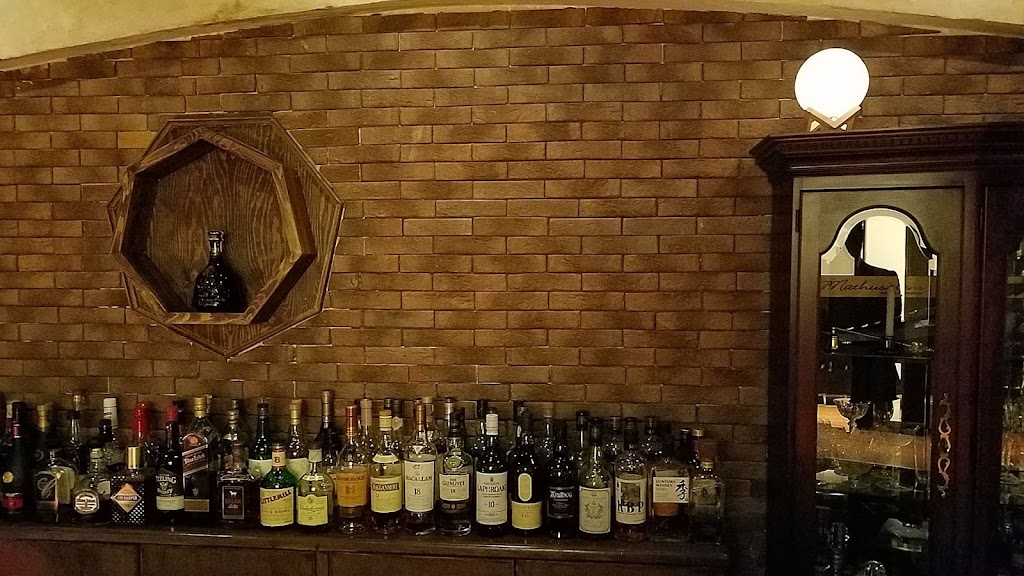 Lennox’s cocktail & wine