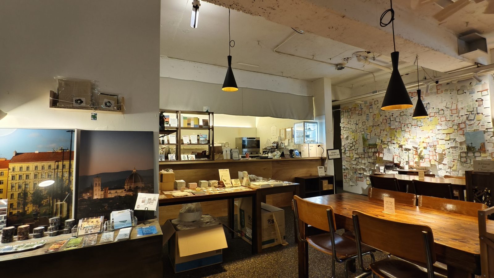 Book Cafe Banwol Dongseongro Main Branch