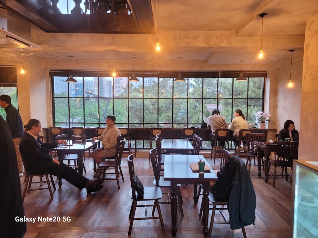 Yudong Coffee Pukyong National University Branch